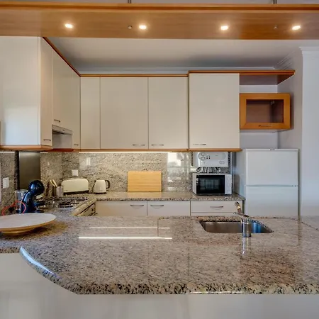 Sea View Apartment *