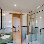 Sea View Apartment *